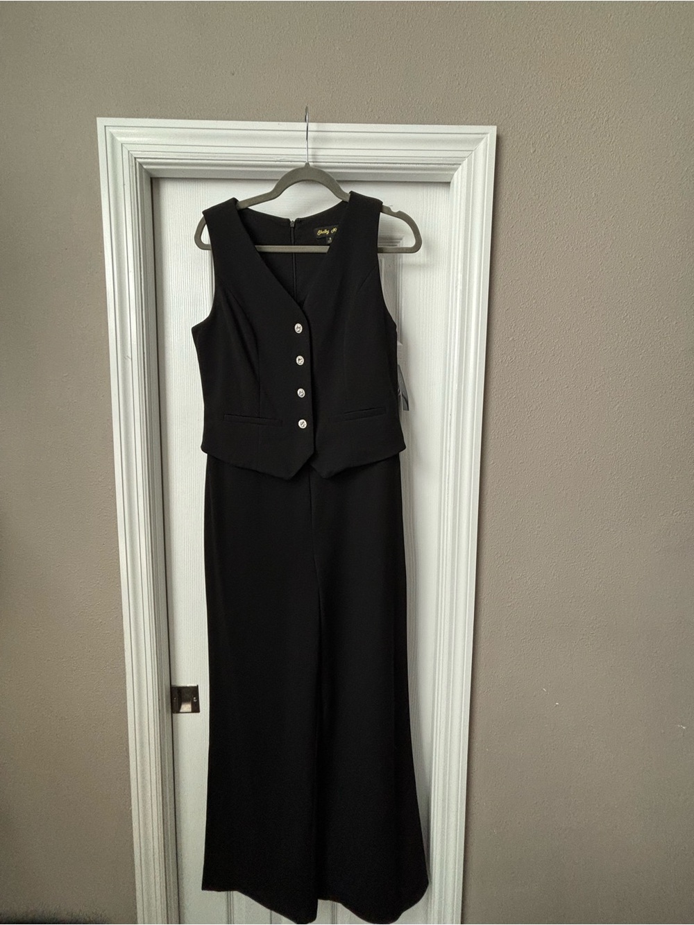Shelby Nites Black Sleeveless Vest - Classic Evening Layer